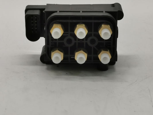 アウディ Q7 4L 7P ポルシェ 955 958 OE NO. 95835890300用の空気懸垂電磁弁ブロック