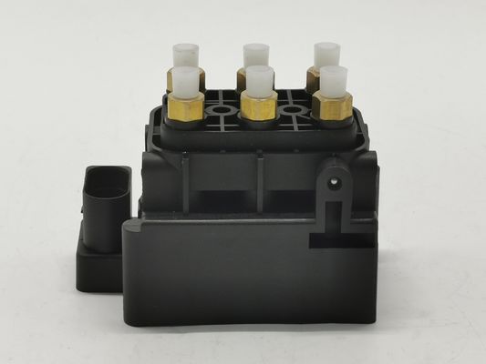 アウディ Q7 4L 7P ポルシェ 955 958 OE NO. 95835890300用の空気懸垂電磁弁ブロック