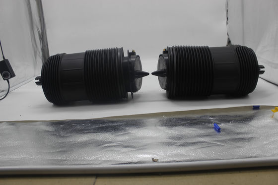 4M4616001C 4M4616002C アウディQ7フォルクスワーゲントゥアレグ4M用の空気ショック吸収器ストラット